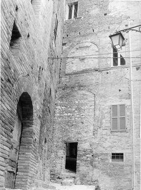 Porta Castelvecchi (vecchia)